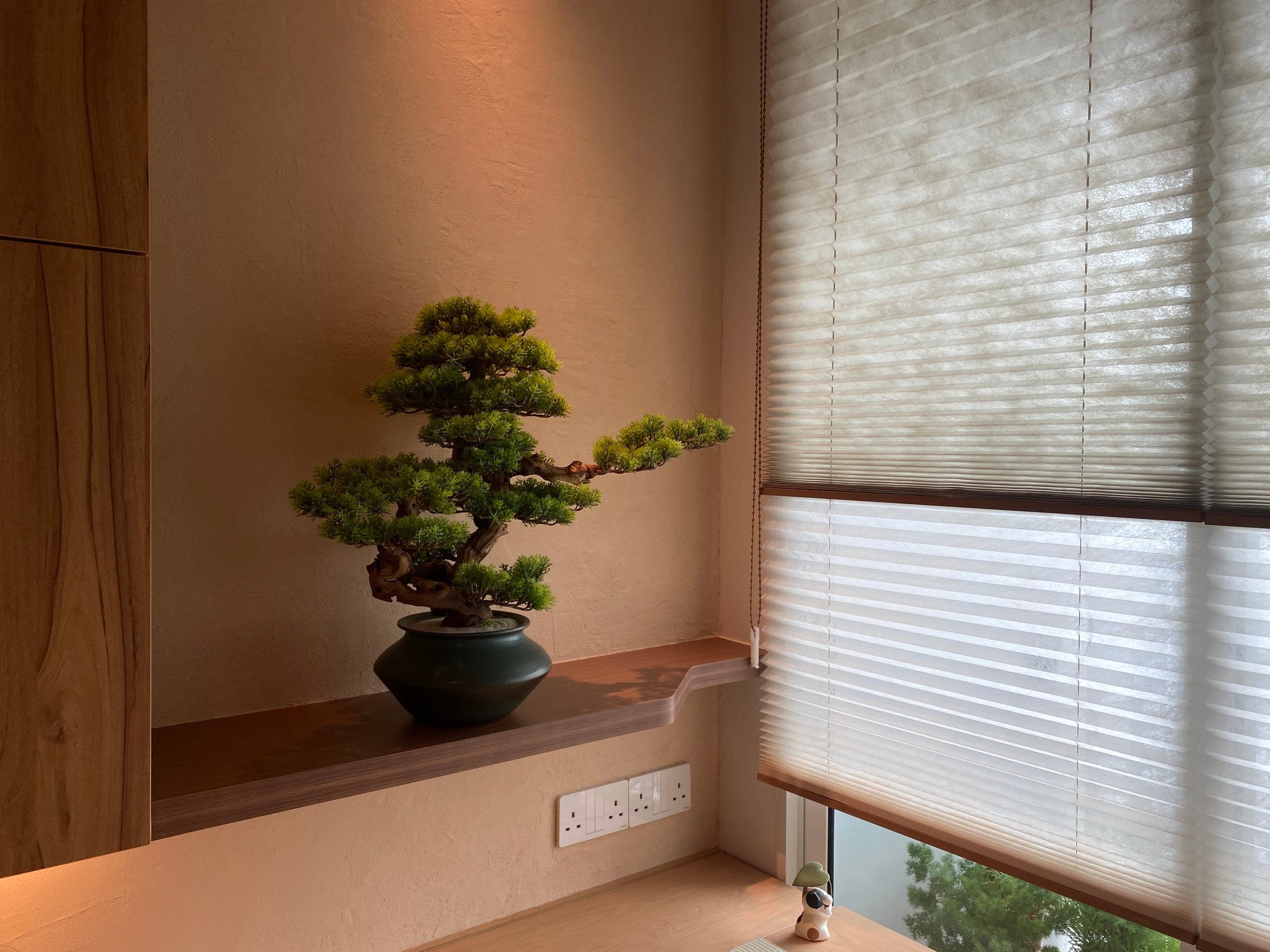 Inspirasi Interior Ala Jepang dengan Roller Blinds untuk Hunian Minimalis dan Elegan